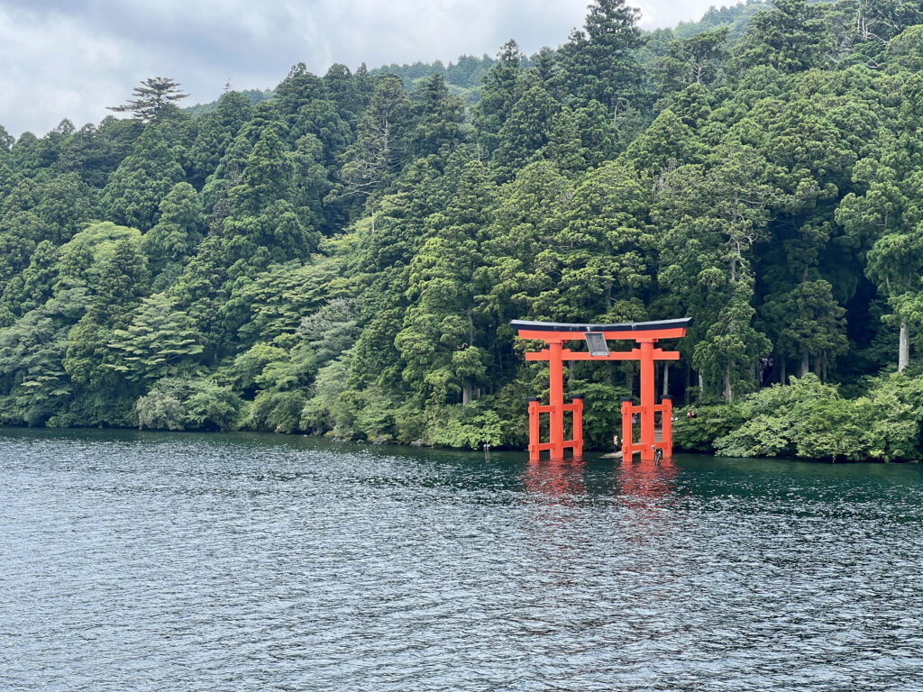 Hakone met kinderen – Kitsune Travel Hakone-jinja shrine
