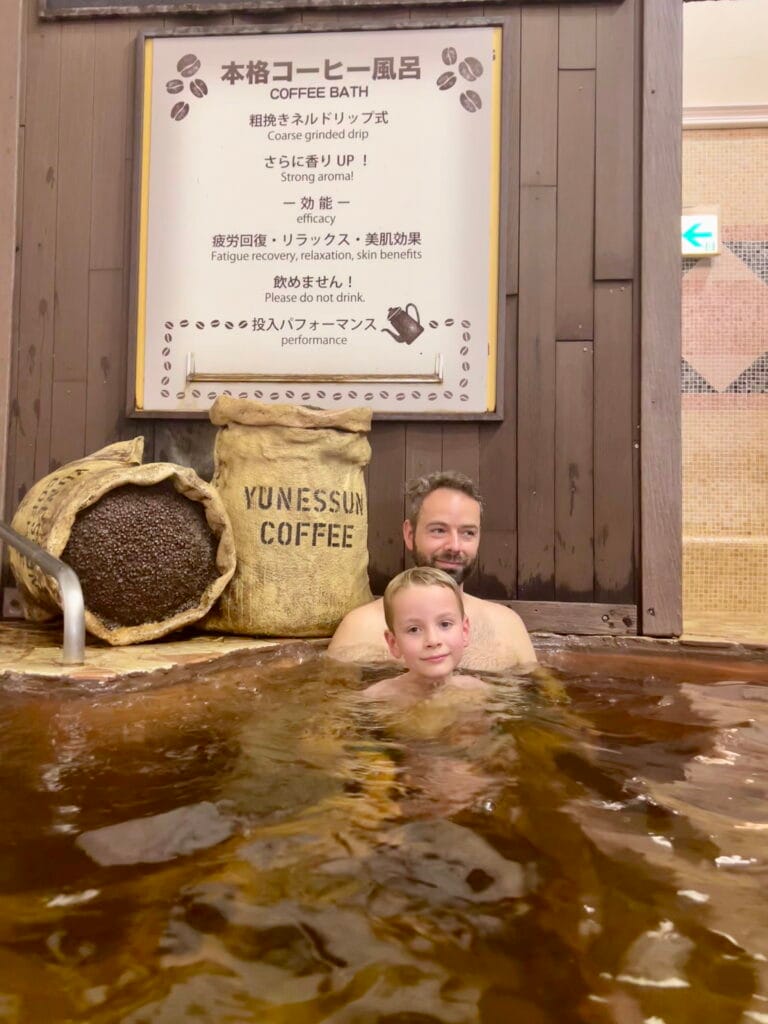 Hakone met kinderen – Kitsune Travel Coffee bath Yunessun