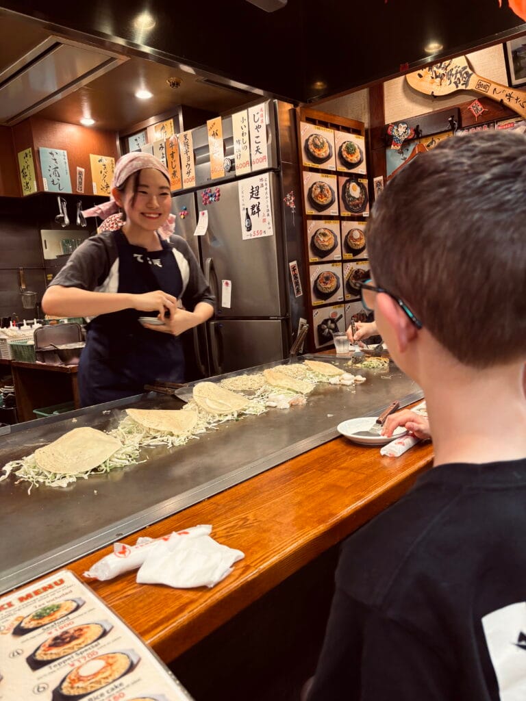 Hiroshima met kinderen – Kitsune Travel Okonomimura