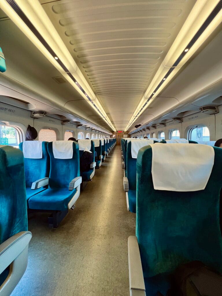 5 ongeschreven treinregels van Japan – Kitsune Travel Trein stilte