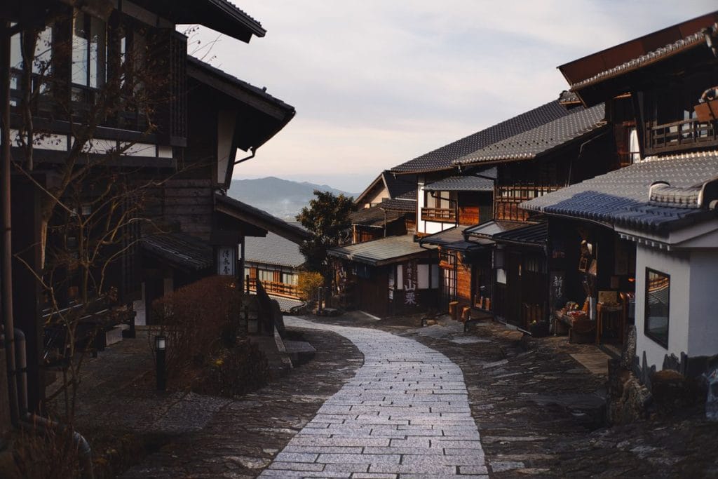 Takayama met kinderen – Kitsune Travel Smal traditioneel straatje in de Sanmachi Suji van Takayama