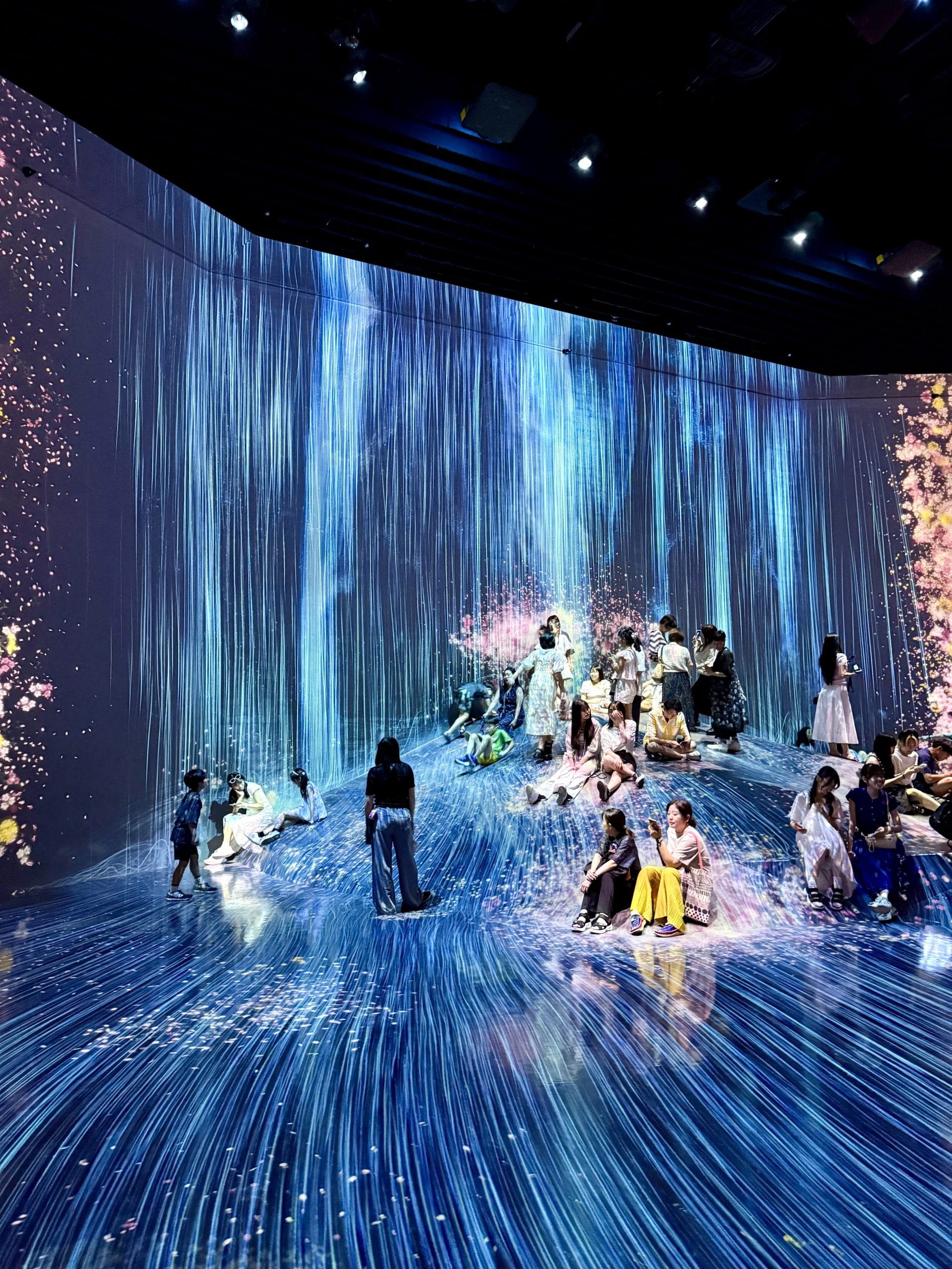 Tokyo met kinderen – Kitsune Travel teamLab Borderless immersive art Tokyo