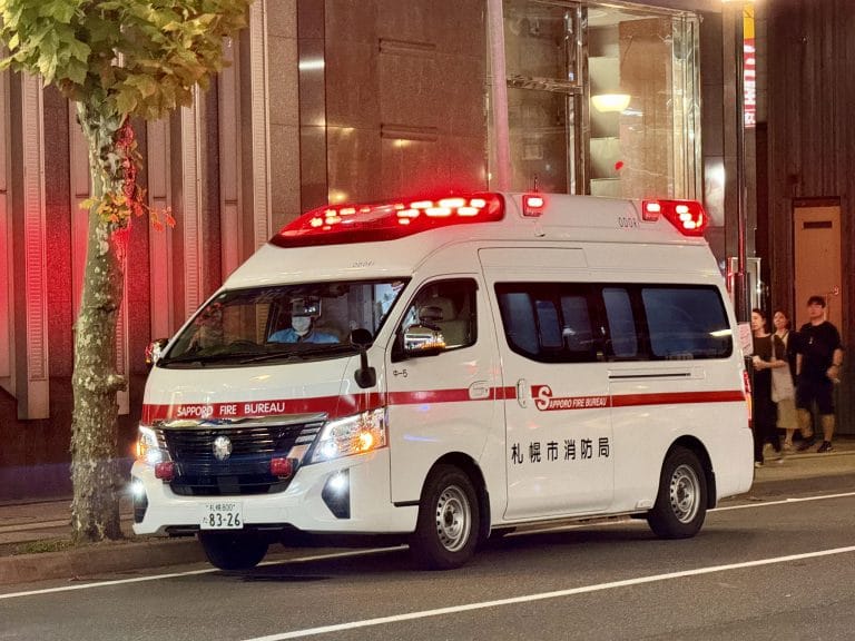 Dokter nodig in Japan? Dit is wat je doet – Kitsune Travel Firetruck in Sapporo
