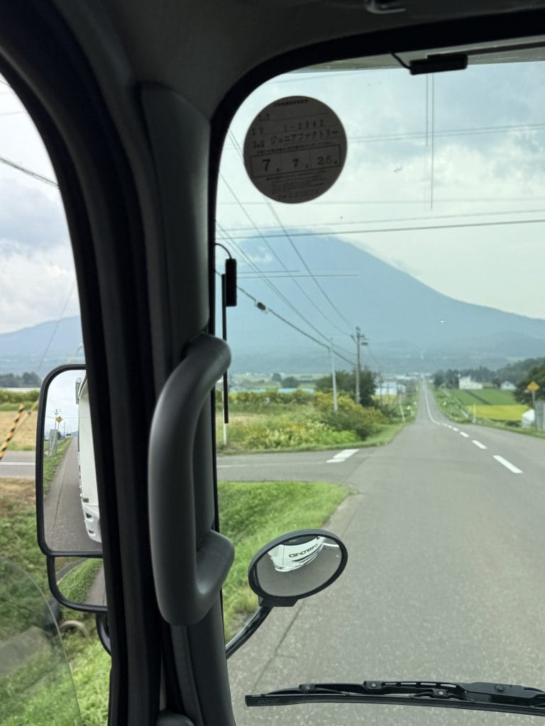 Met de camper door Japan: dit moet je weten over camperen en michi-no-eki – Kitsune Travel Mt Yotei vanuit camper