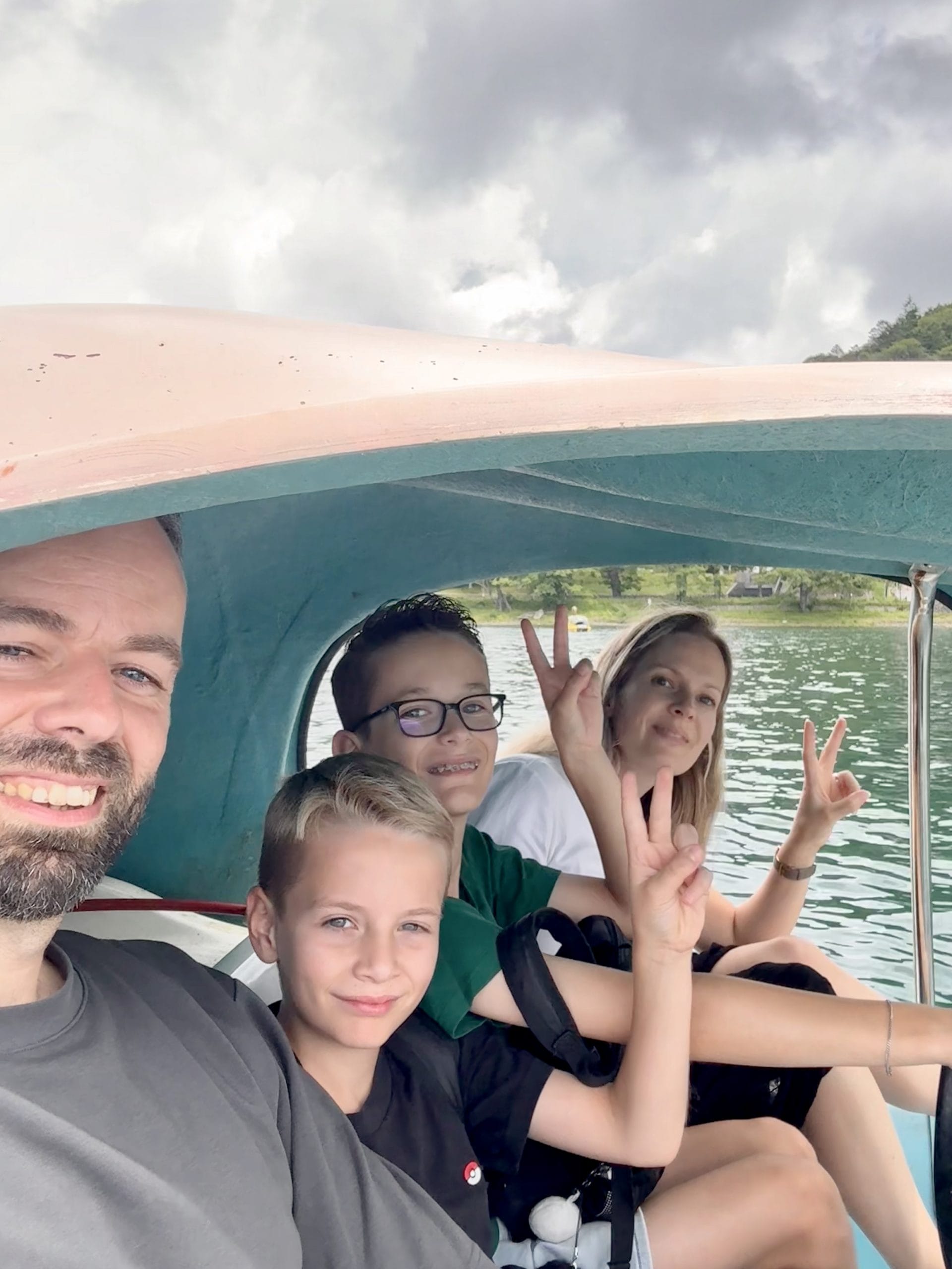 Nikko met kinderen – Kitsune Travel Nikko Lake Chuzenji waterfiets scaled