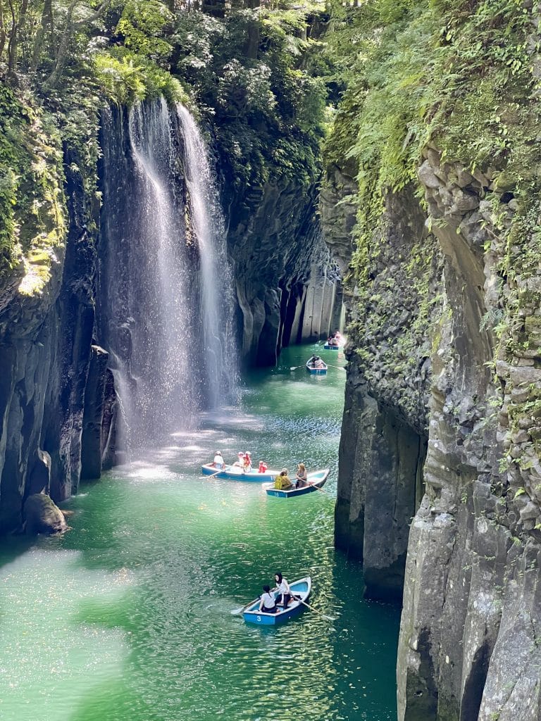 Rondreis door Japan: de beste route voor 1, 2 of 3 weken (met kinderen) – Kitsune Travel Takachiho Gorge