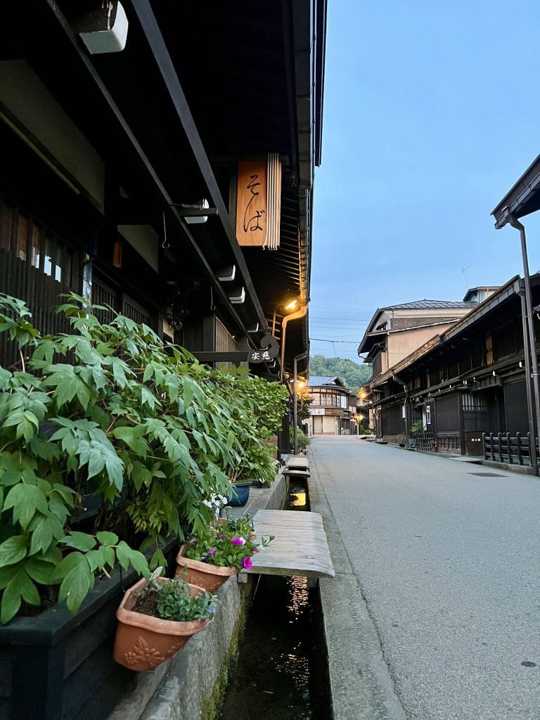 Rondreis door Japan: de beste route voor 1, 2 of 3 weken (met kinderen) – Kitsune Travel Takayama - Edo street