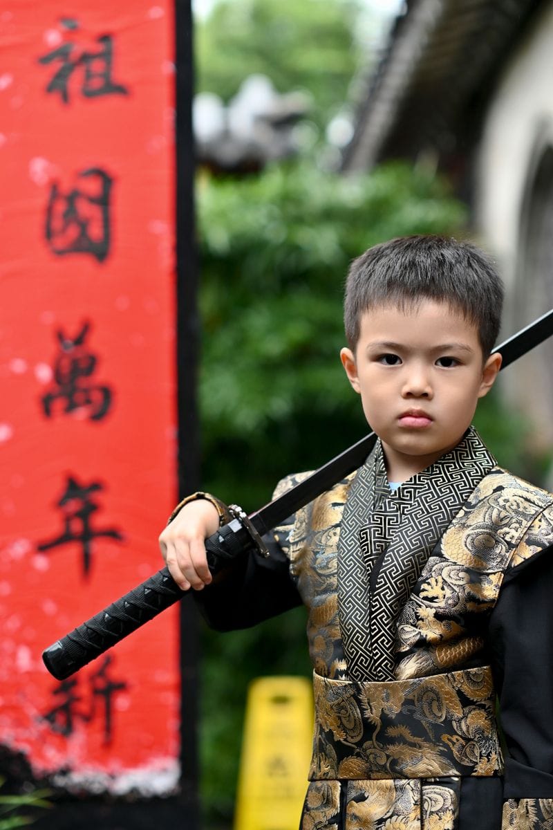 Nikko met kinderen – Kitsune Travel Kind verkleed als samoerai bij Edo Wonderland Nikko