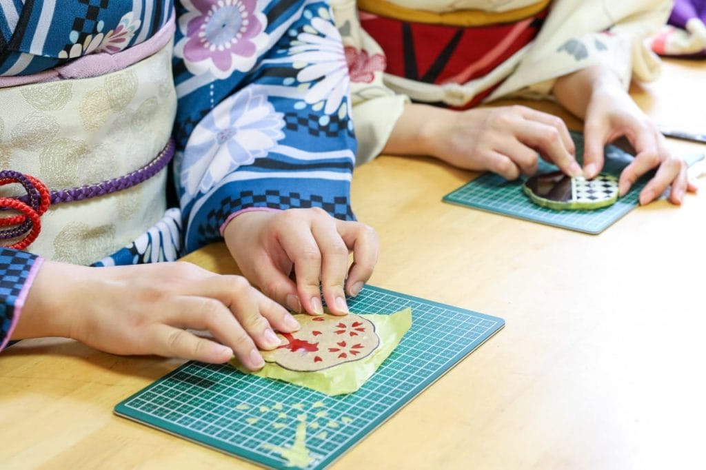 Kanazawa met kinderen – Kitsune Travel Goudblad-workshop in Higashi Chaya, Kanazawa