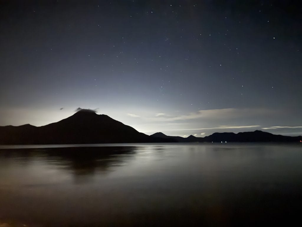 Hokkaido met kinderen – Kitsune Travel Hokkaido - Lake Shikotsu by Night