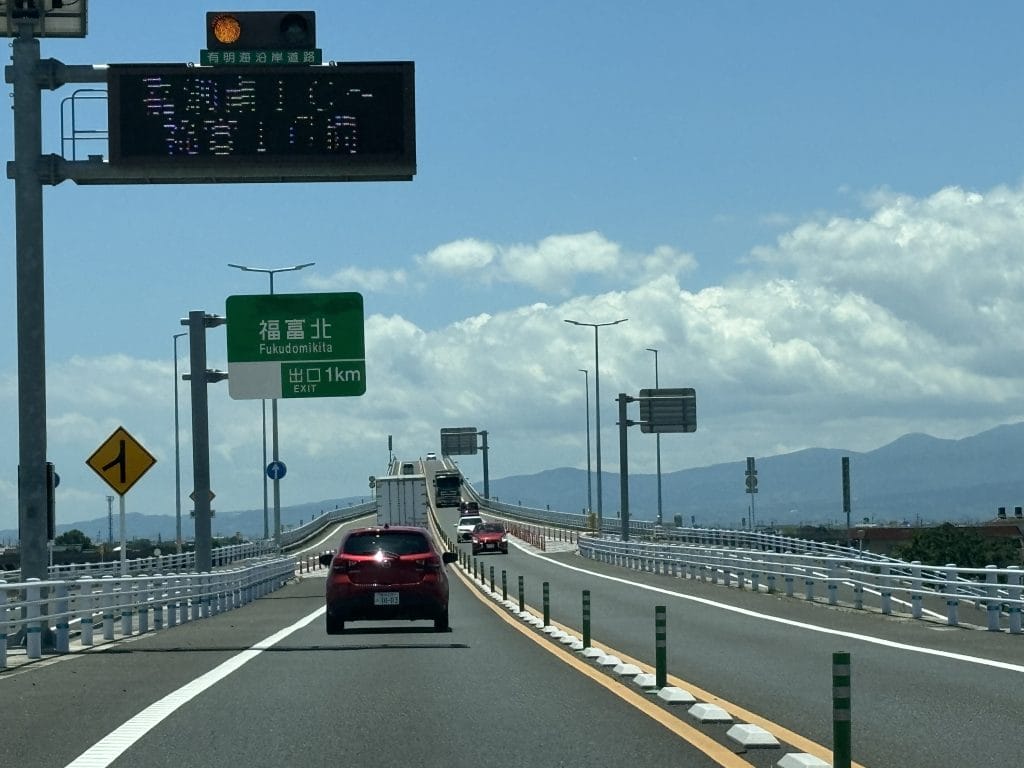 Onderweg op de snelweg in Kyushu, Japan