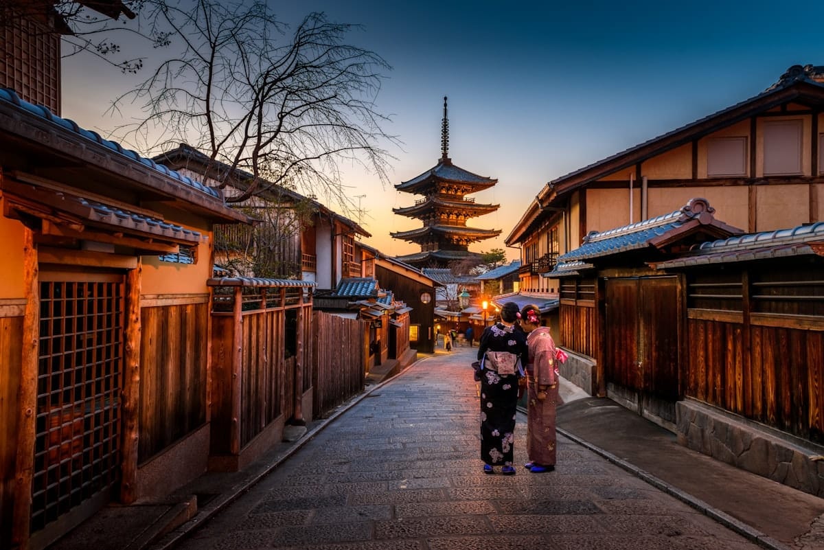 Hakone met kinderen – Kitsune Travel Hakone schrijn meer Ashi rode torii water fotogeniek
