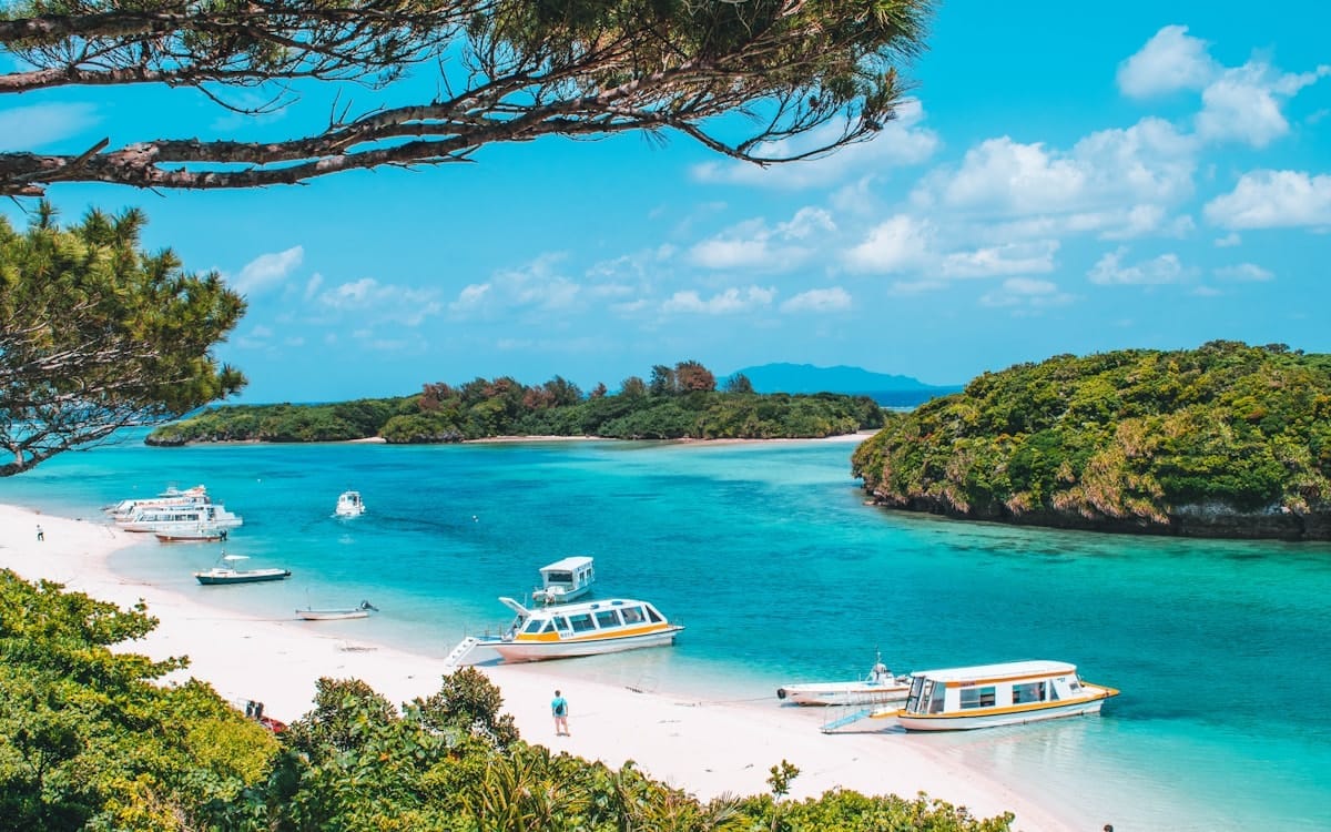 Okinawa met kinderen – Kitsune Travel Okinawa SUP kayak strand