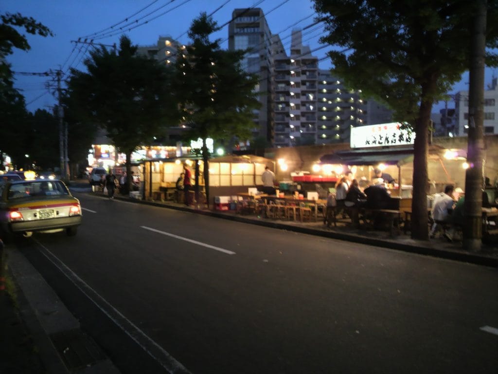 Fukuoka met kinderen – Kitsune Travel Yatai straatkraampjes Fukuoka avond