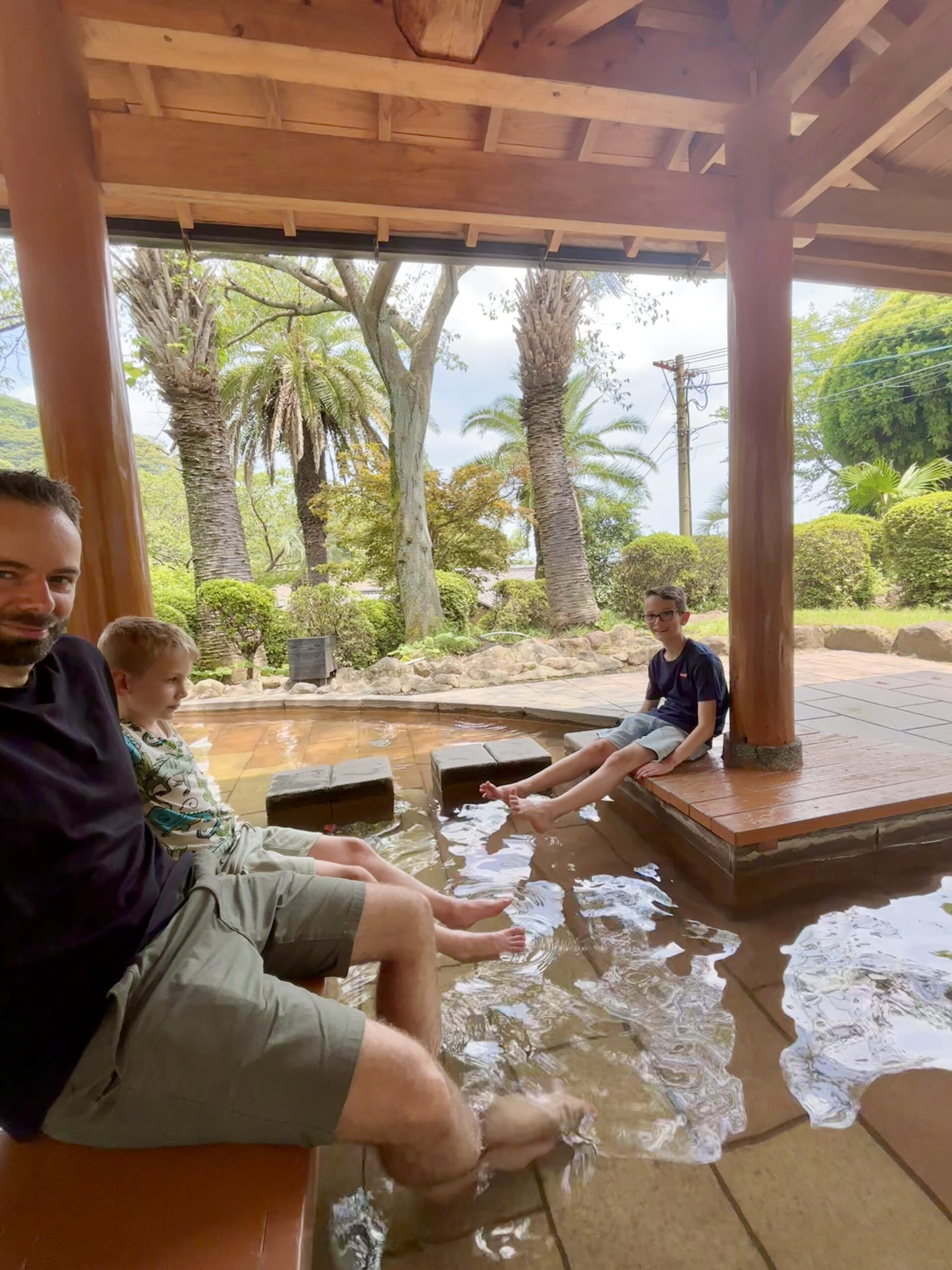 Onsen met kinderen Japan: regels, tips en de beste onsensteden – Kitsune Travel Beppu - Foot onsen