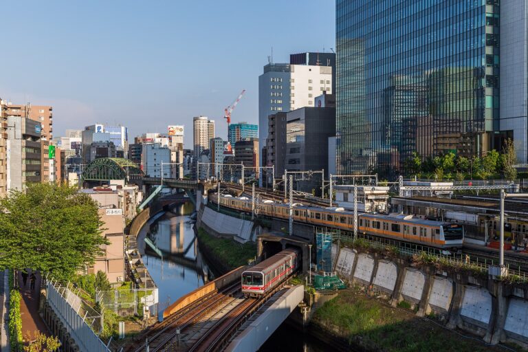 Openbaar vervoer in Tokyo: zo werkt het, van metro tot waterbus