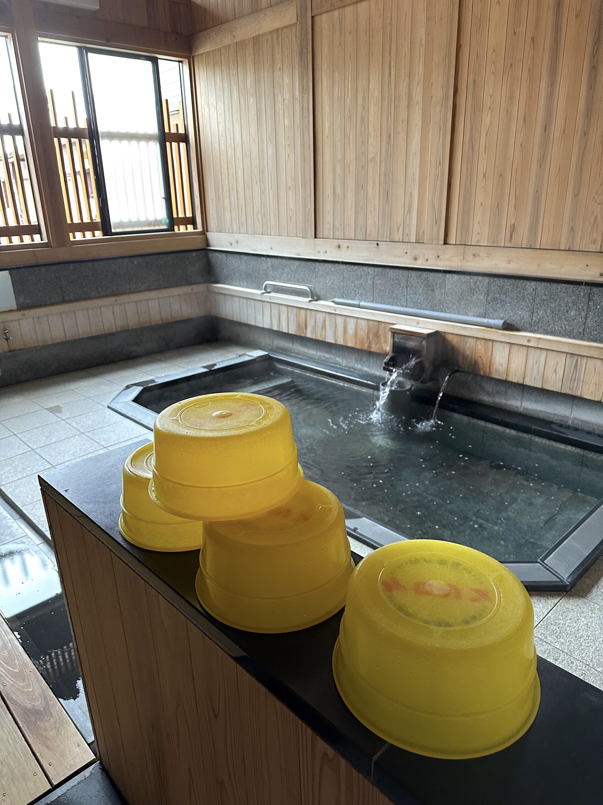 Onsen met kinderen Japan: regels, tips en de beste onsensteden – Kitsune Travel Blik in het badhuis van Nozawa Onsen